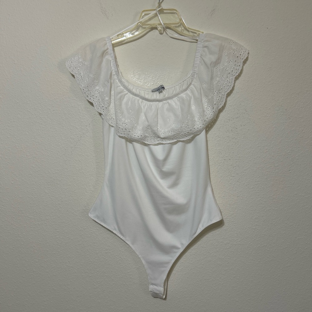 IRIS Off-White Eyelet Embroidered Off the Shoulder Ruffle Bodysuit Size Large - Picture 4 of 8
